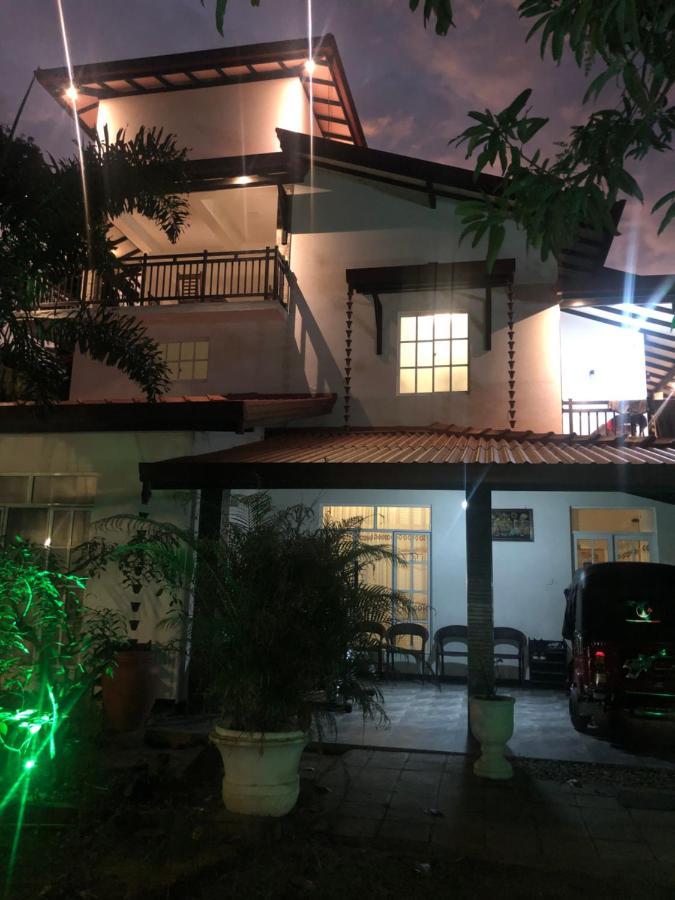 Hiriketiya New Radiant House Hotel ดิคเวลลา ภายนอก รูปภาพ