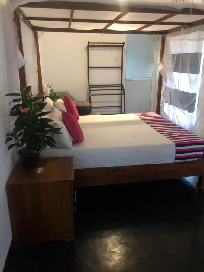 Hiriketiya New Radiant House Hotel ดิคเวลลา ภายนอก รูปภาพ