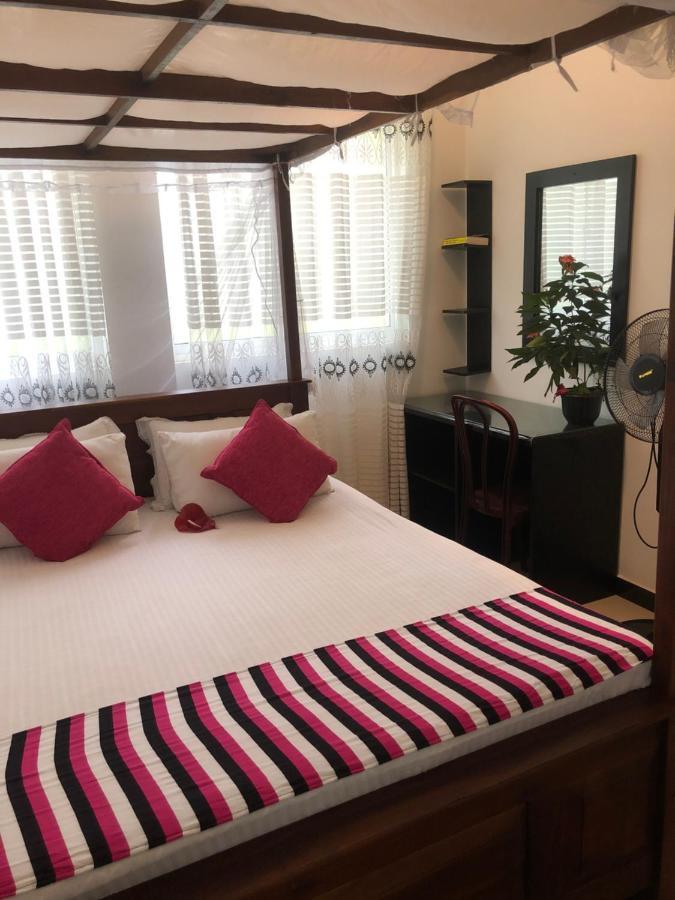 Hiriketiya New Radiant House Hotel ดิคเวลลา ภายนอก รูปภาพ