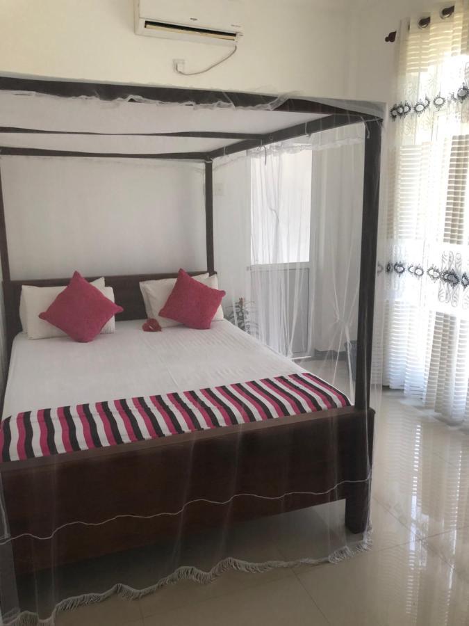 Hiriketiya New Radiant House Hotel ดิคเวลลา ภายนอก รูปภาพ