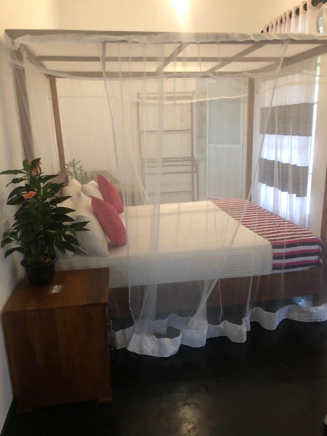 Hiriketiya New Radiant House Hotel ดิคเวลลา ภายนอก รูปภาพ