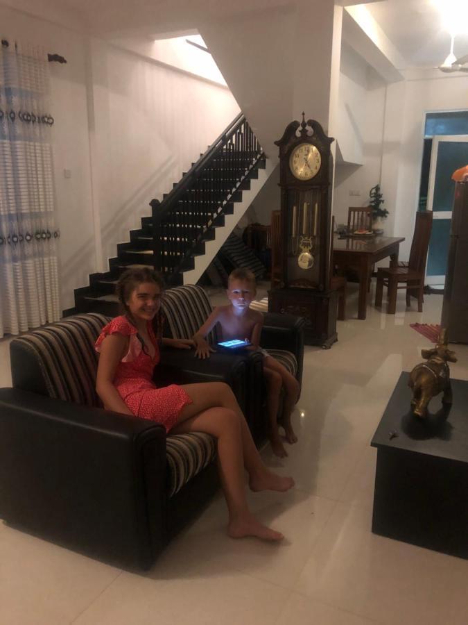 Hiriketiya New Radiant House Hotel ดิคเวลลา ภายนอก รูปภาพ