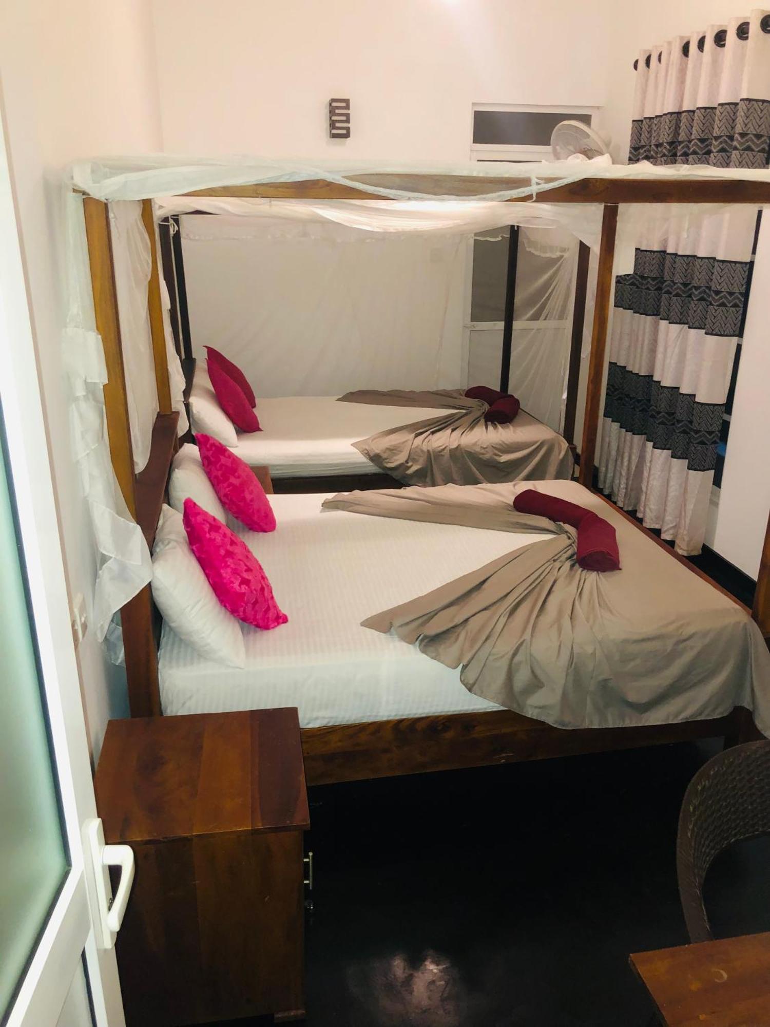 Hiriketiya New Radiant House Hotel ดิคเวลลา ภายนอก รูปภาพ