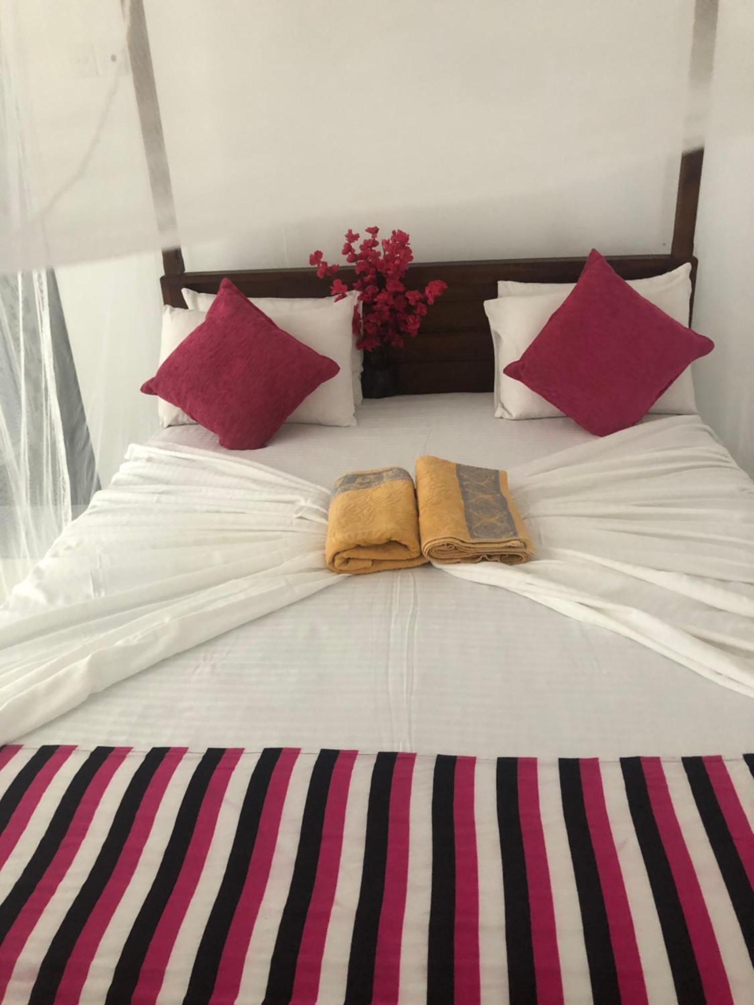 Hiriketiya New Radiant House Hotel ดิคเวลลา ภายนอก รูปภาพ