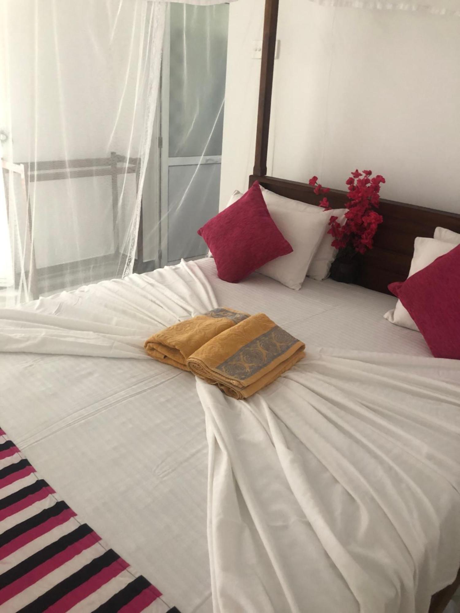 Hiriketiya New Radiant House Hotel ดิคเวลลา ภายนอก รูปภาพ